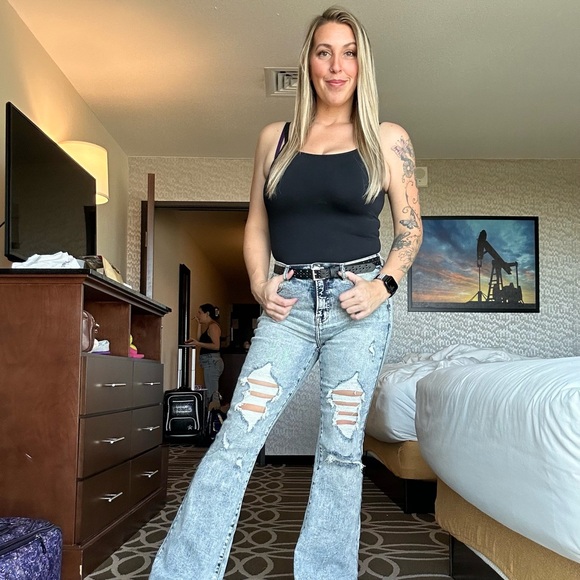 Meet your posher Jessica - Picture 3 of 16